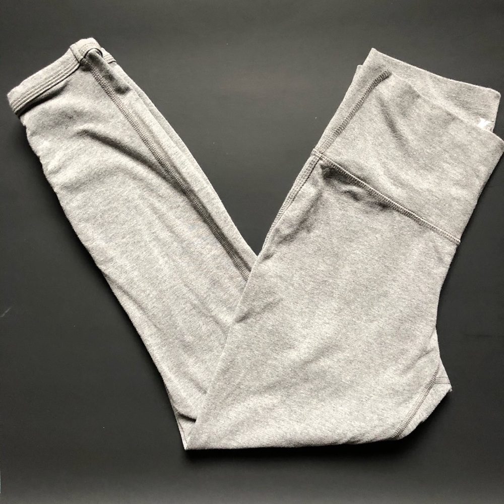 Old Navy fitted gray leggings with lattice hem.